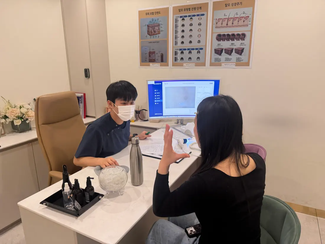 모클락 헤드스파 명동점 — 분석 결과를 모니터로 함께 보며 상담