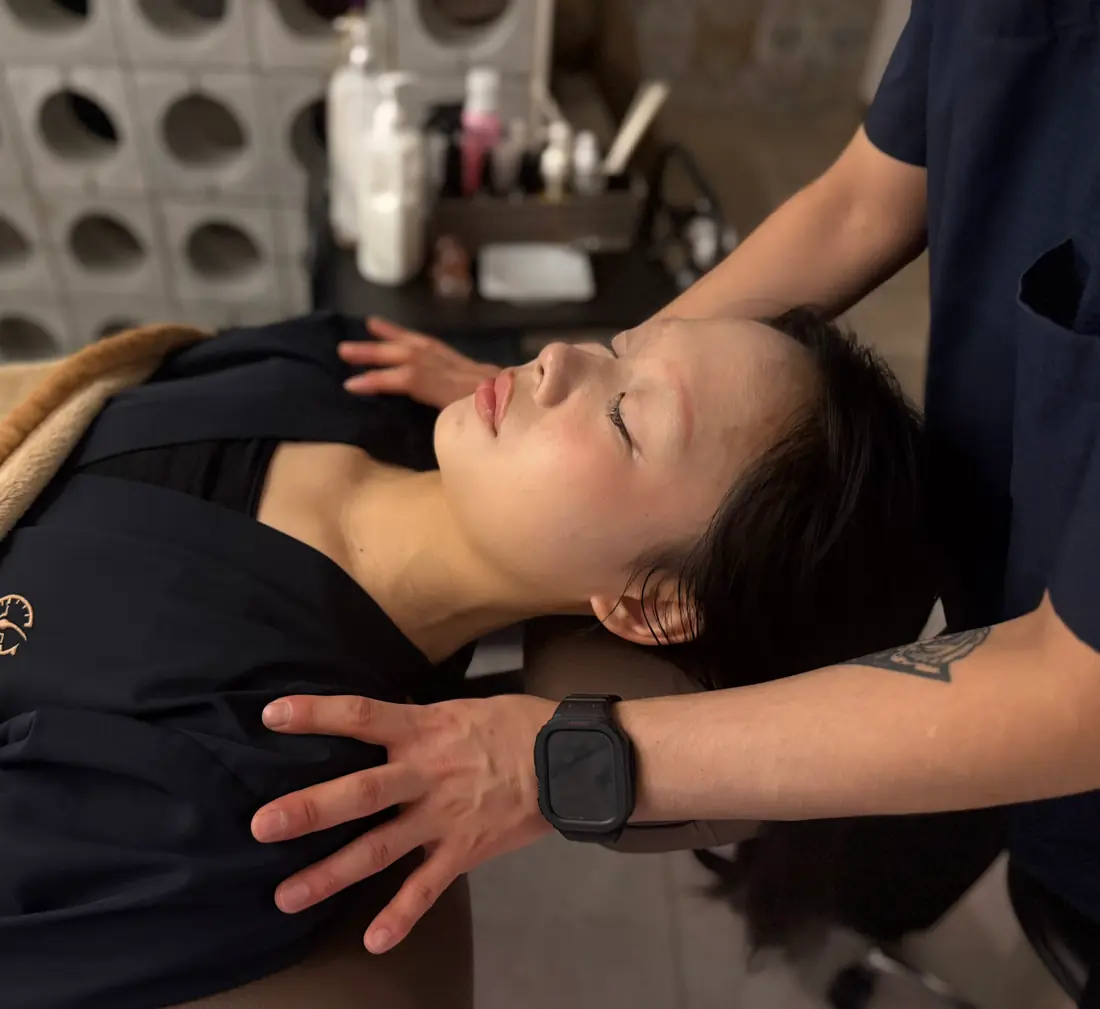 모클락 헤드스파 명동점 — 목과 어깨 마사지